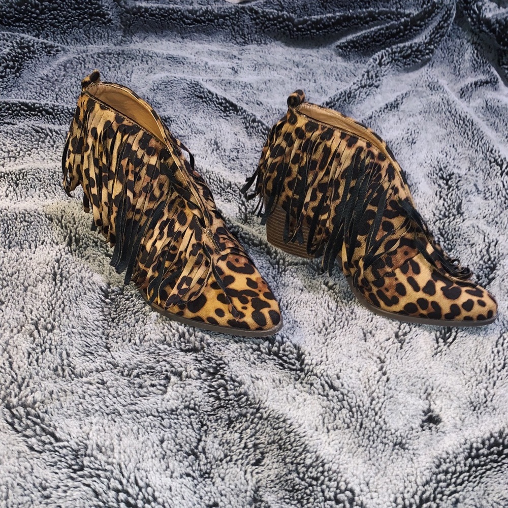 ||Cheetah Print Fringe Booties||